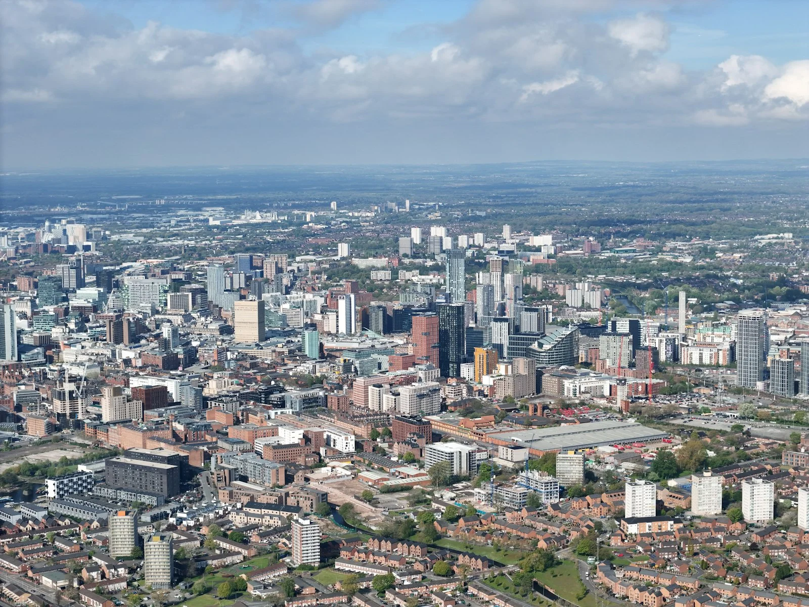How to Compare Courier Services in Manchester: 2026 Guide
